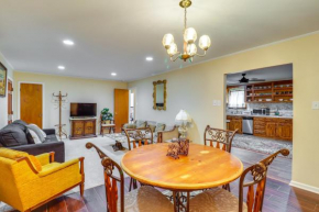 2 Mi to Dtwn Natchez Cozy Home with Yard and Patio!